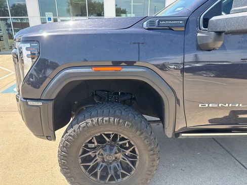 Used 2024 GMC Sierra 2500 Denali Ultimate AWD/4WD image 11