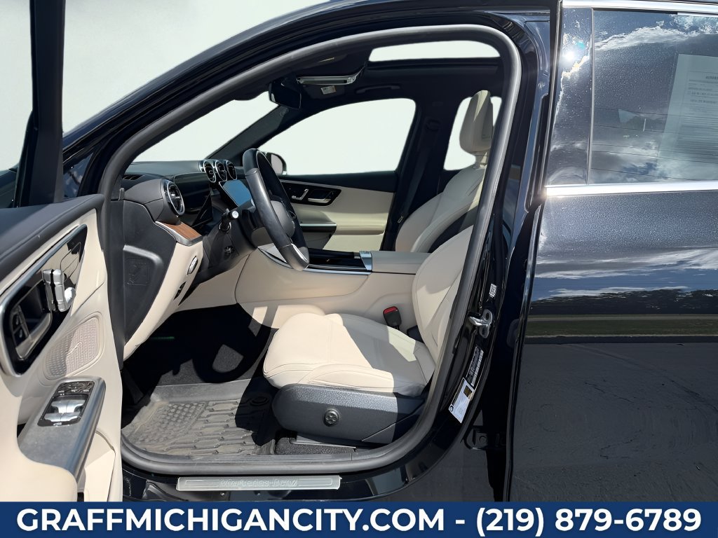 Used 2024 Mercedes-Benz GLC 300 4MATIC image 13