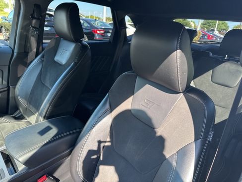 Used 2022 Ford Edge ST image 23