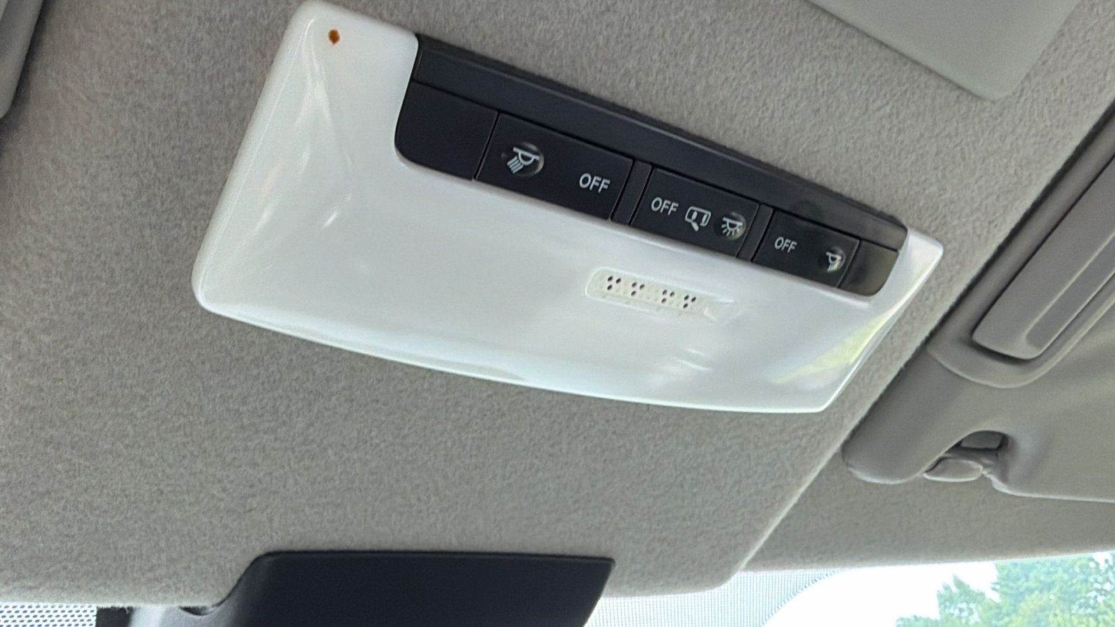 Used 2024 Nissan Kicks SR w/ SR Premium Package FWD image 33