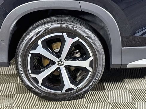 Certified 2025 Volkswagen Tiguan SE FWD image 23