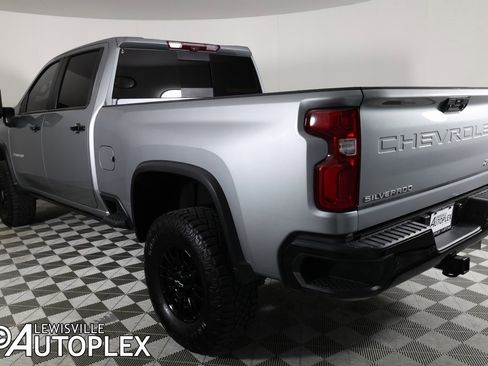 Used 2024 Chevrolet Silverado 2500 ZR2 w/ Technology Package image 9