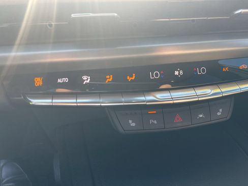 Used 2024 Cadillac XT4 Luxury w/ Cold Weather Package AWD/4WD image 25