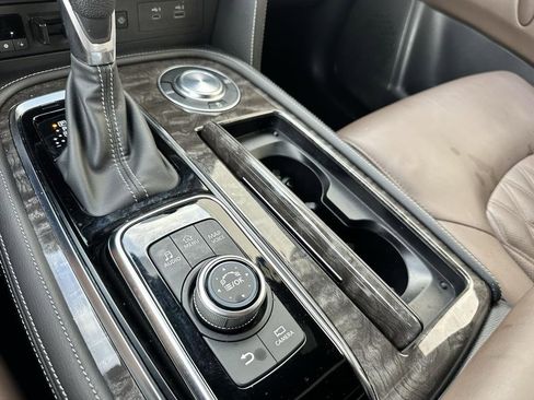 Used 2024 Nissan Armada Platinum w/ Captain's Chairs Package image 17