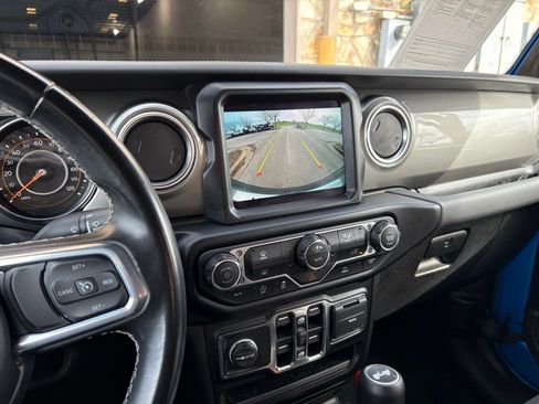 Used 2022 Jeep Wrangler Unlimited Sahara image 38