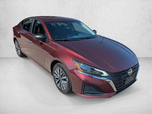 Used 2025 Nissan Altima 2.5 SV AWD/4WD image 3