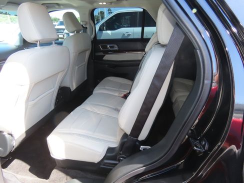 Used 2018 Ford Explorer Platinum AWD/4WD image 21