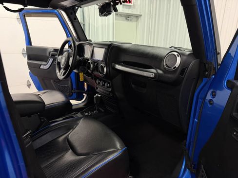 Used 2015 Jeep Wrangler Unlimited Sahara w/ Max Tow Package AWD/4WD image 45