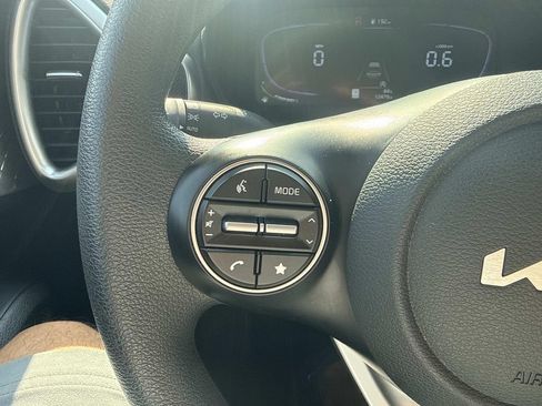 Used 2025 Kia Soul LX FWD image 27