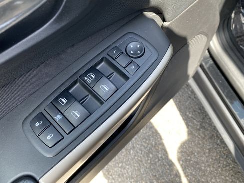 Used 2018 Jeep Cherokee Latitude FWD image 18