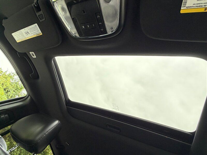 Used 2017 Jeep Grand Cherokee Limited AWD/4WD image 15