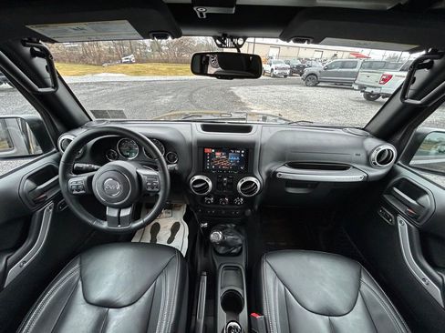 Used 2017 Jeep Wrangler Unlimited Sahara w/ Connectivity Group image 3