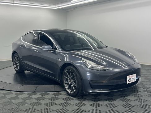 Used 2020 Tesla Model 3 Standard Range Plus image 2