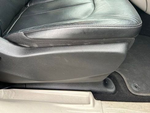 Used 2021 Chrysler Pacifica Touring-L FWD image 43