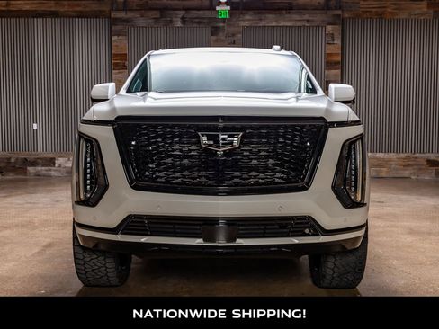 Used 2025 Cadillac Escalade ESV Sport Platinum image 4