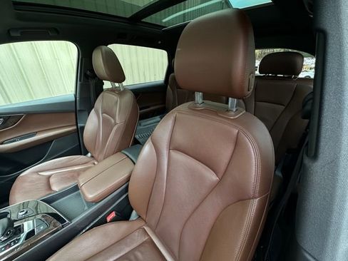 Used 2019 Audi Q7 3.0T Premium w/ Cold Weather Package image 12