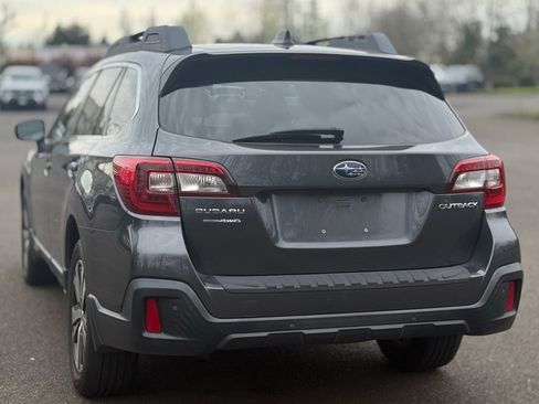 Used 2018 Subaru Outback 2.5i Limited image 3