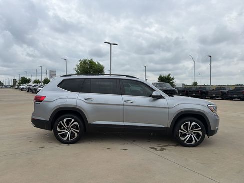 Used 2023 Volkswagen Atlas SE w/ Panoramic Sunroof Package AWD/4WD image 6