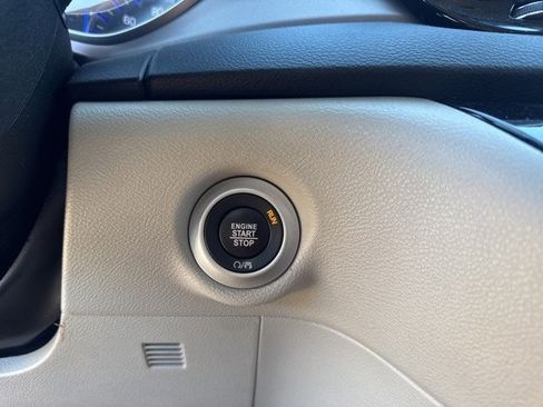 Used 2021 Chrysler Voyager L image 26