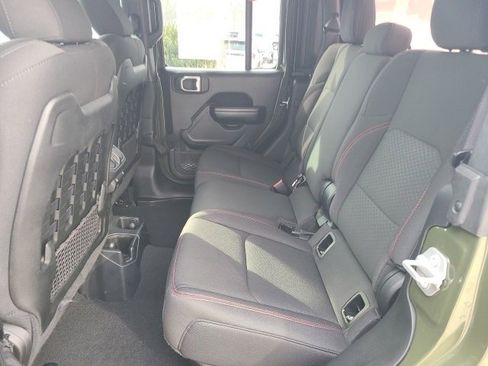 Used 2021 Jeep Gladiator Rubicon w/ Cold Weather Group image 13