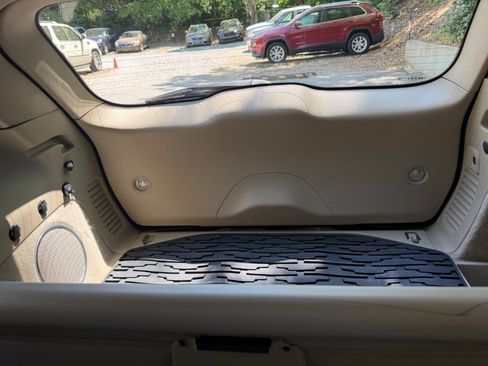Used 2014 Jeep Grand Cherokee Overland RWD image 12