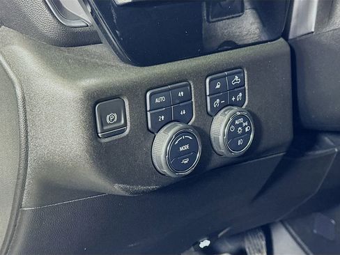 Used 2023 Chevrolet Silverado 1500 LTZ image 18