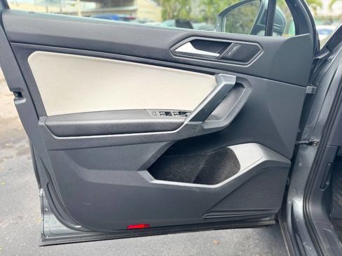 Used 2020 Volkswagen Tiguan SE image 28