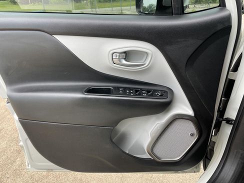 Used 2018 Jeep Renegade Limited w/ UConnect 8.4 Nav Group FWD image 35