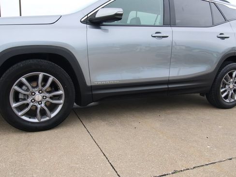 Used 2024 GMC Terrain SLT FWD image 10