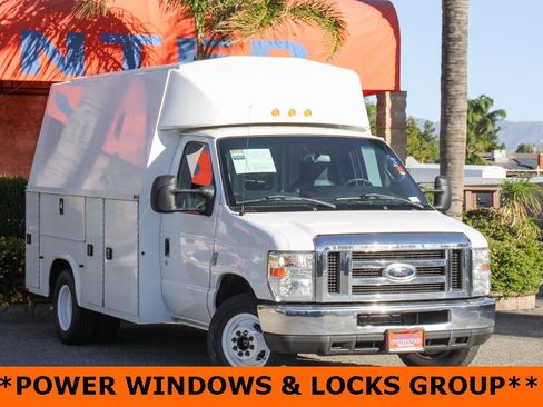Used 2018 Ford E-350 and Econoline 350 Super Duty w/ Power Windows & Locks Group image 2