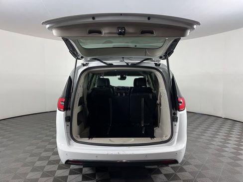 Used 2024 Chrysler Pacifica Touring-L FWD image 50