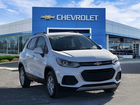 Certified 2022 Chevrolet Trax LT w/ LT Convenience Package image 6