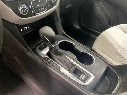 Used 2022 Chevrolet Equinox LS image 21