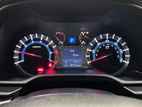 Used 2018 Toyota 4Runner SR5 AWD/4WD image 20