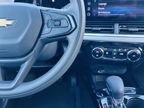 Used 2025 Chevrolet Trax LT image 14