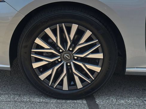 Used 2025 Nissan Altima 2.5 SV FWD image 31