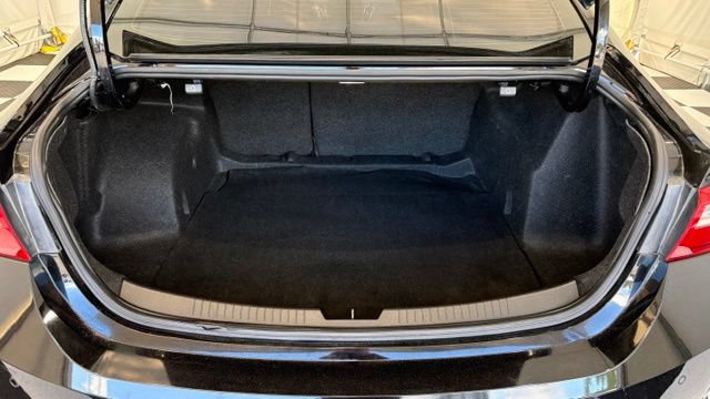 Used 2018 Chevrolet Malibu LT w/ Driver Confidence Package FWD image 4