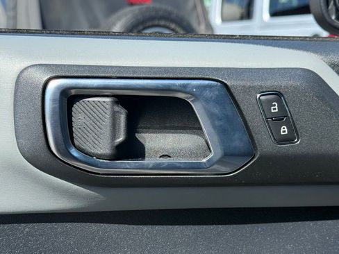 Used 2023 Ford Bronco Badlands image 17