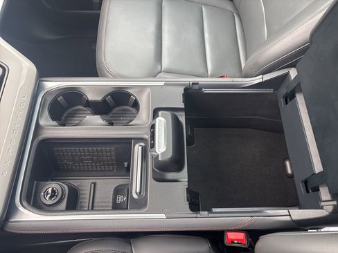 Used 2025 Ford Expedition Active image 24