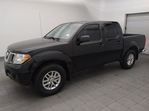 Used 2019 Nissan Frontier SV image 2