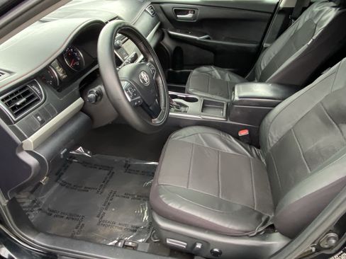 Used 2016 Toyota Camry SE FWD image 27