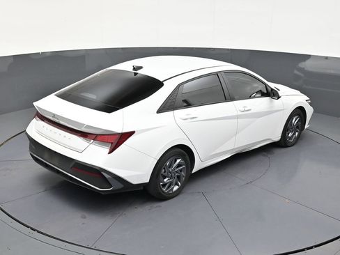 Used 2024 Hyundai Elantra SEL FWD image 16