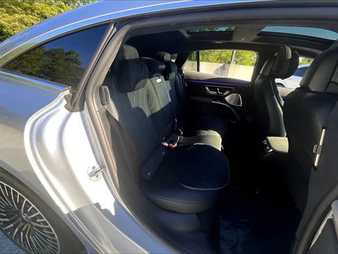 Used 2023 Mercedes-Benz EQS 580 4MATIC Sedan image 19