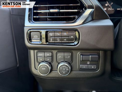 Used 2025 GMC Yukon Denali w/ Advanced Technology Package AWD/4WD image 21