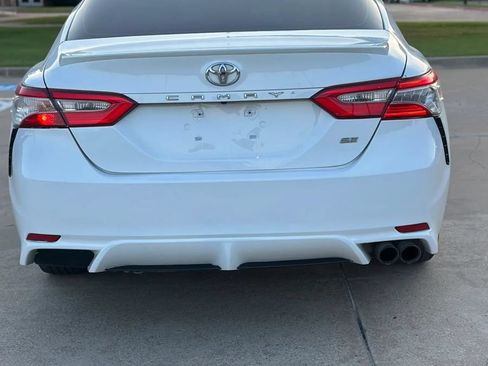 Used 2019 Toyota Camry SE FWD image 4