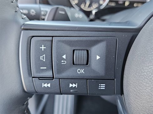 New 2025 Nissan Pathfinder SV image 25