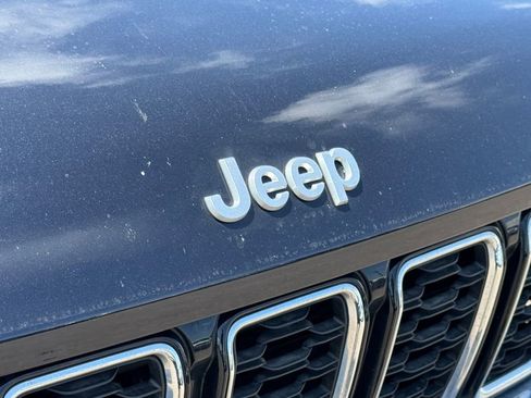 Used 2024 Jeep Grand Cherokee Limited RWD image 3