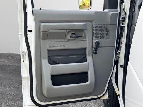 Used 2010 Ford E-350 and Econoline 350 Extended Super Duty image 20