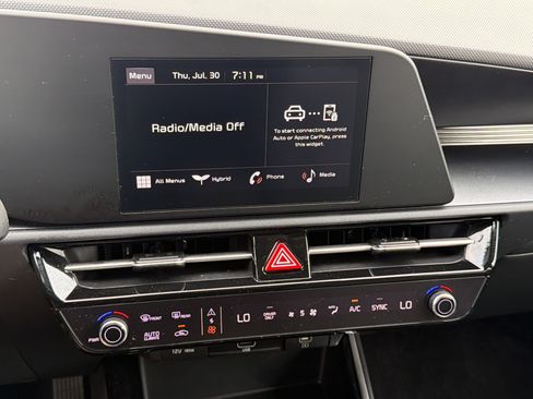 Used 2026 Kia Niro LX FWD image 22