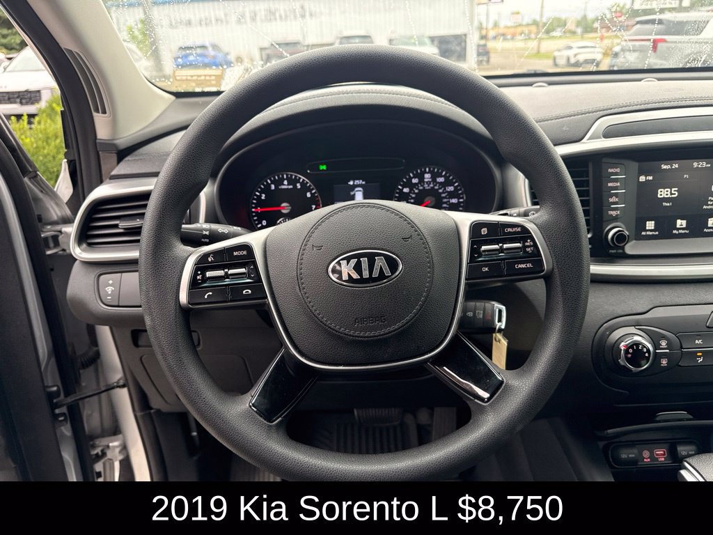Used 2019 Kia Sorento L FWD image 10